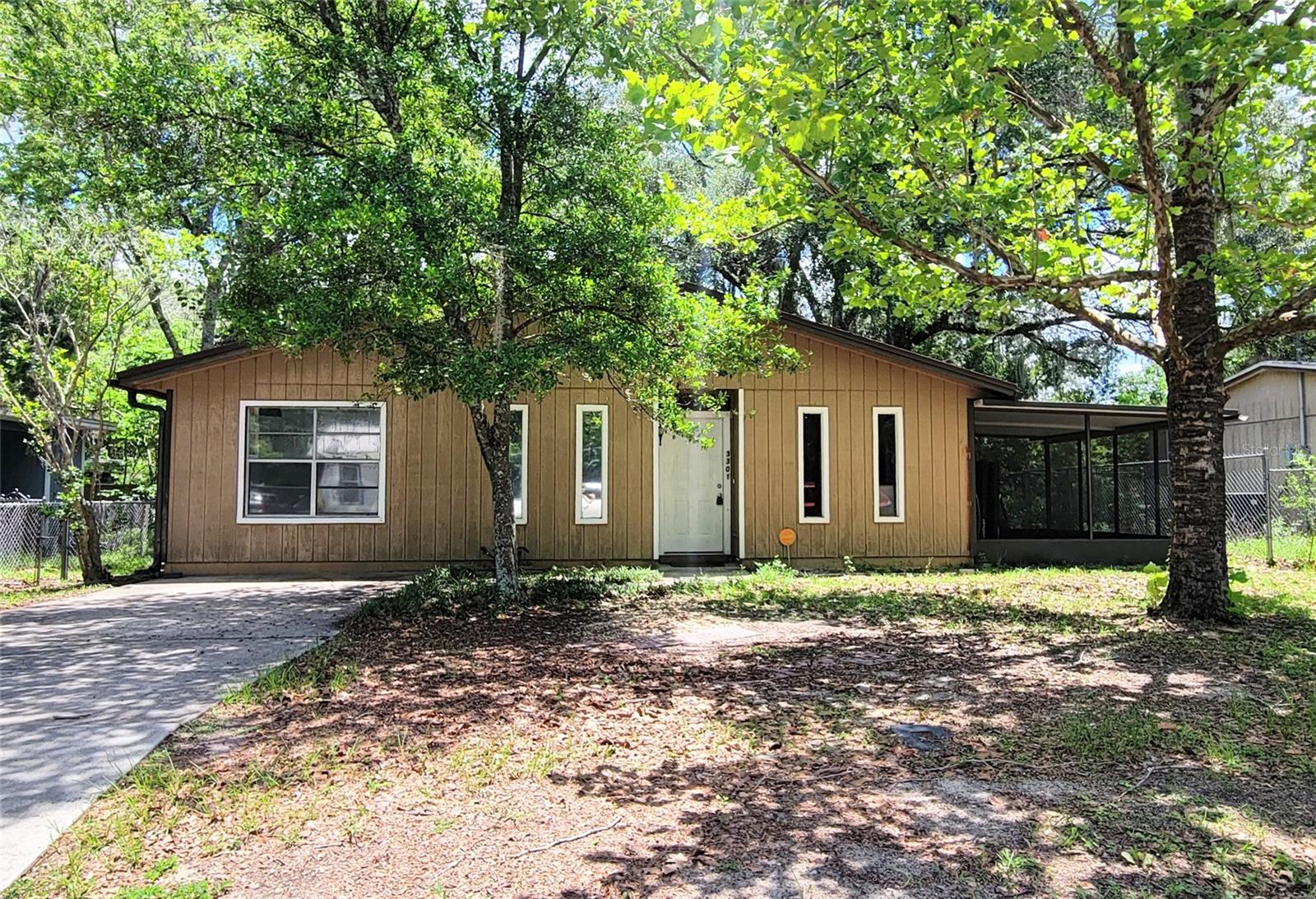 Centrally located in Gainesville, this 3-bedroom, 2-bath home offers a desirable split-bedroom floor plan and convenient access to nearby parks, shopping, dining, and major roadways. The spacious living room opens to a screened porch through sliding glass doors, providing a comfortable space to enjoy outdoor living with added privacy. The kitchen features a breakfast nook with abundant natural light. The primary suite is situated separately from the secondary bedrooms for added privacy, while the additional bedrooms offer ample space and flexibility. With its functional layout, screened outdoor living area, and convenient location, this home presents an excellent opportunity at an affordable price point. Call today to schedule your showing!