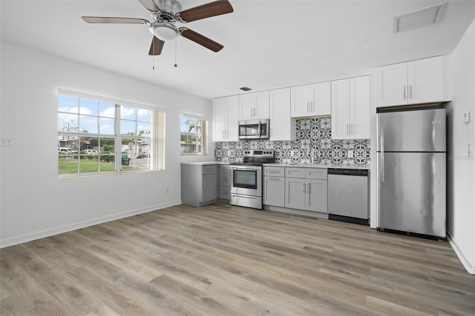 LAKE HIGHLANDS HEIGHTS - Residential Income