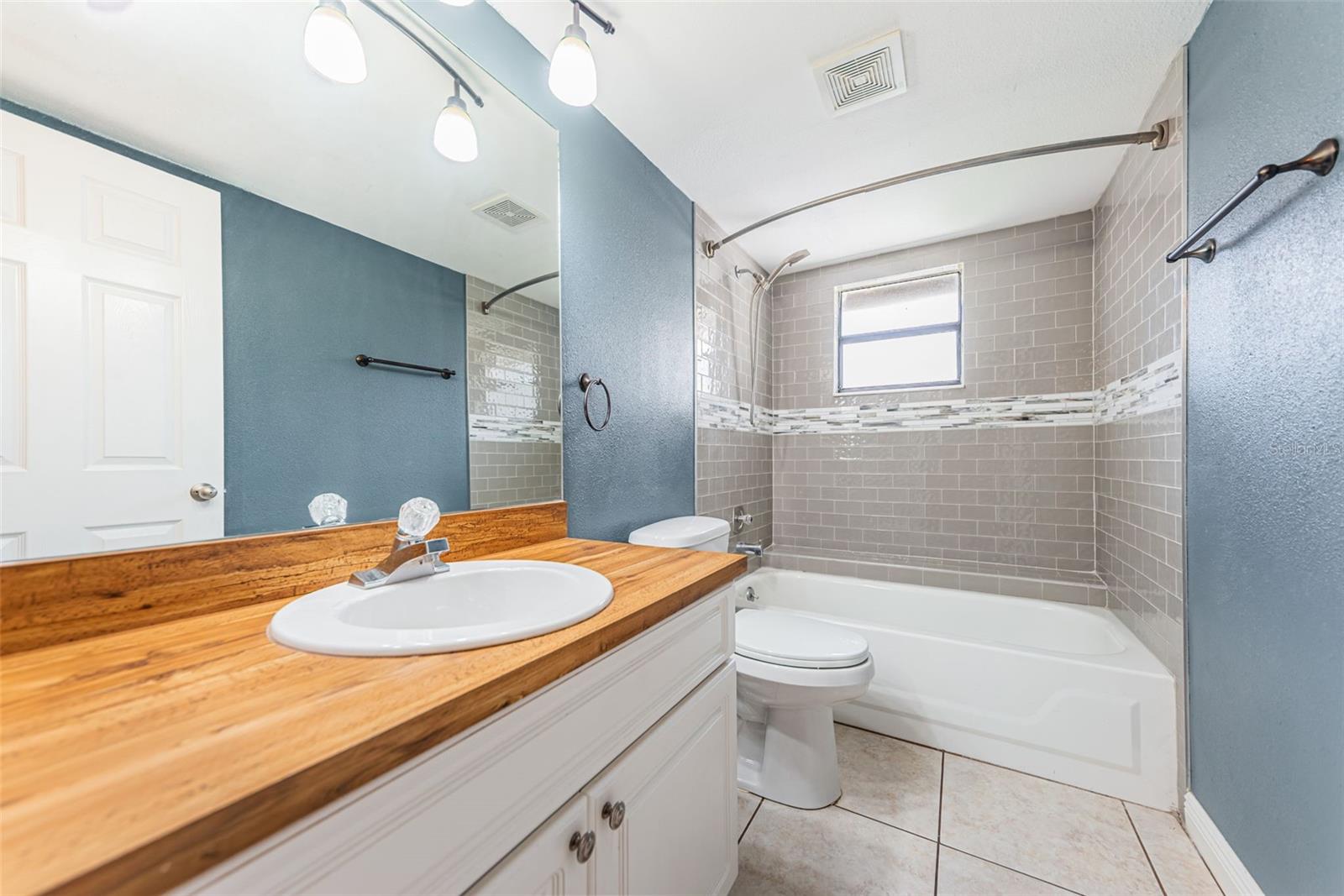 ESTANCIA CONDO - Residential