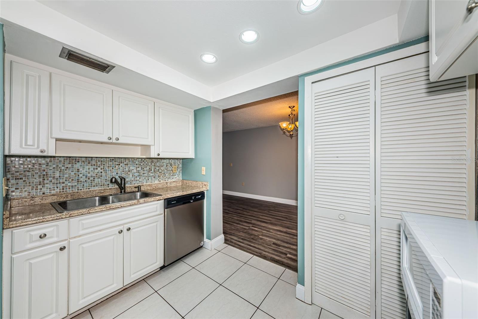 ESTANCIA CONDO - Residential