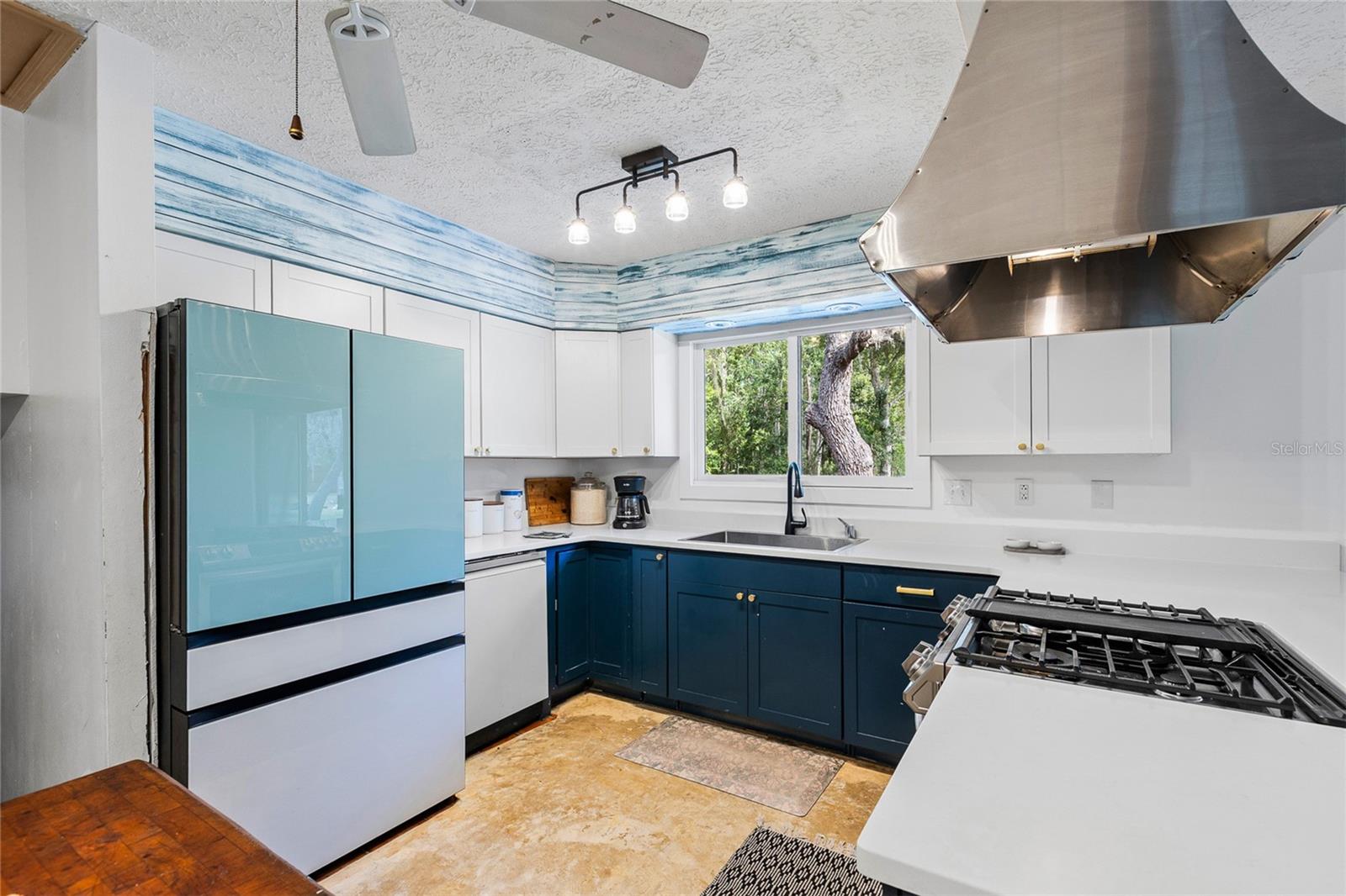 GOLDEN ACRES - Residential