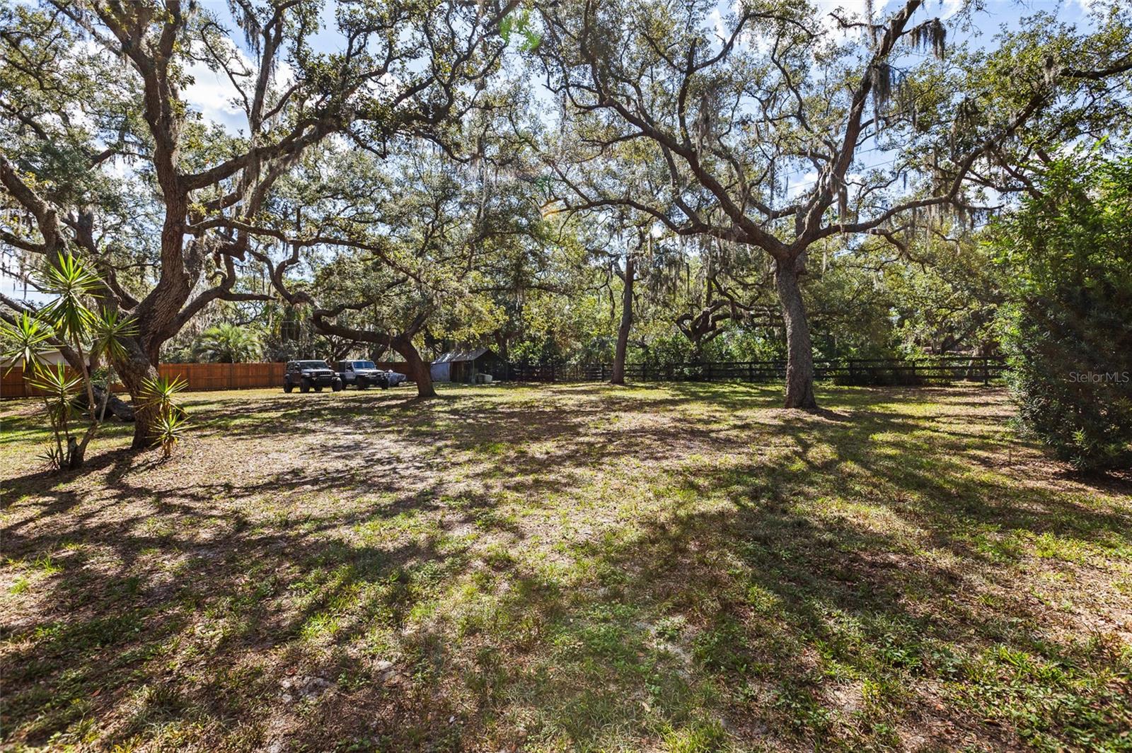 GOLDEN ACRES - Residential