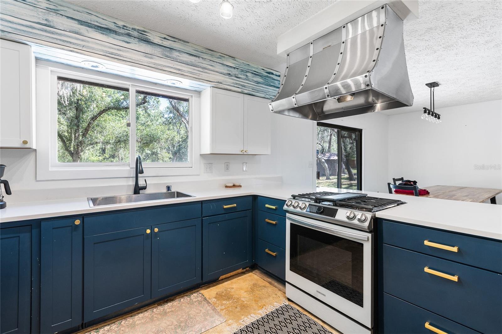 GOLDEN ACRES - Residential