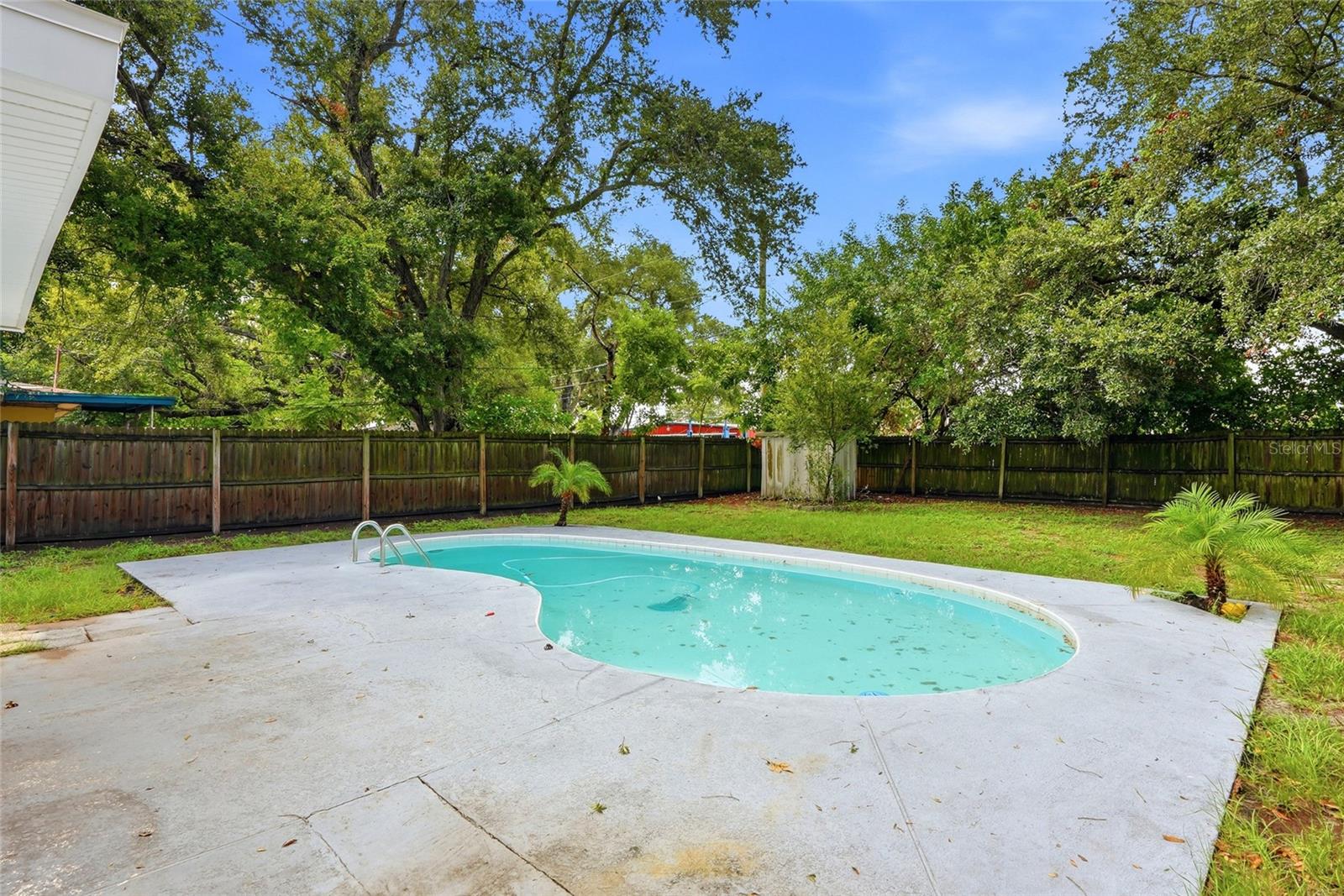ROOSEVELT GROVES - Residential