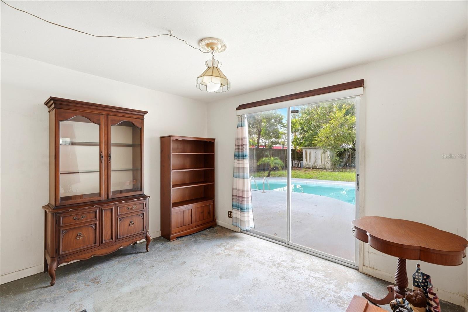 ROOSEVELT GROVES - Residential
