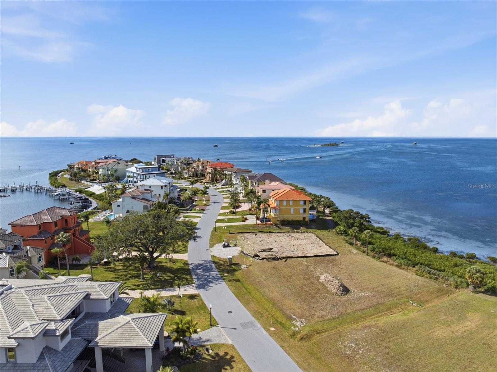 HARBORPOINTE - Residential