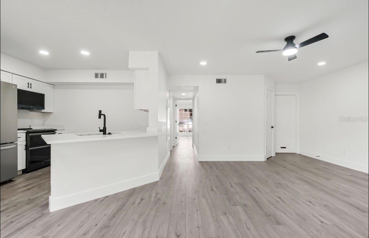TOWNES SOUTHGATE CONDO PH D - Residential
