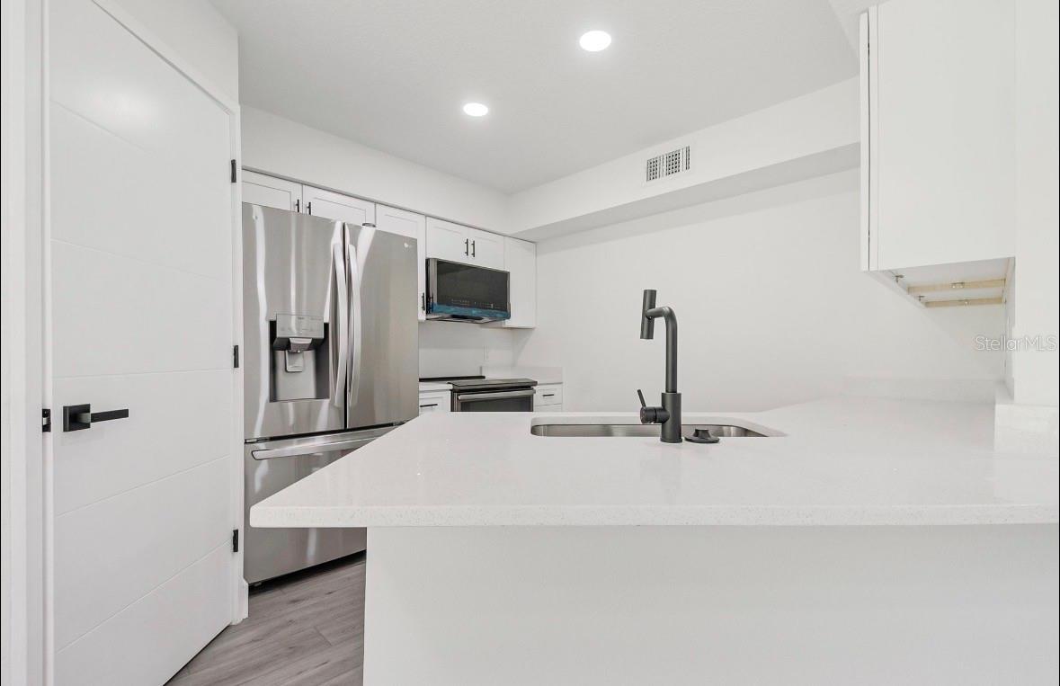 TOWNES SOUTHGATE CONDO PH D - Residential