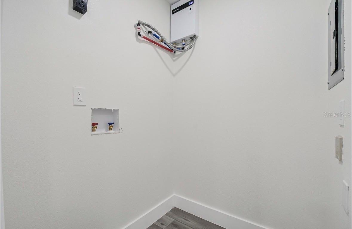 TOWNES SOUTHGATE CONDO PH D - Residential