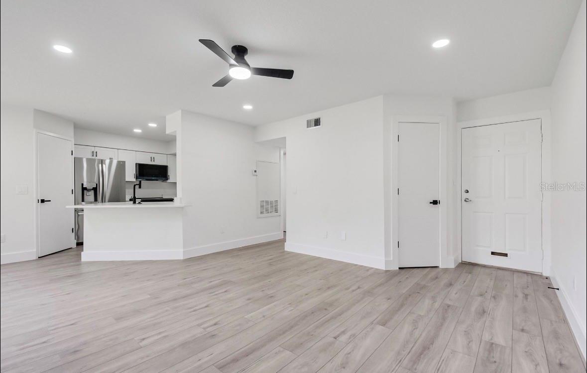 TOWNES SOUTHGATE CONDO PH D - Residential