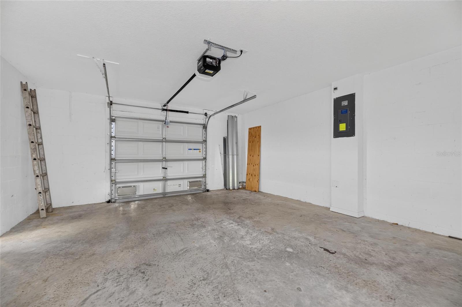PALM RIVER TWNHMS PH 1 - Residential Lease