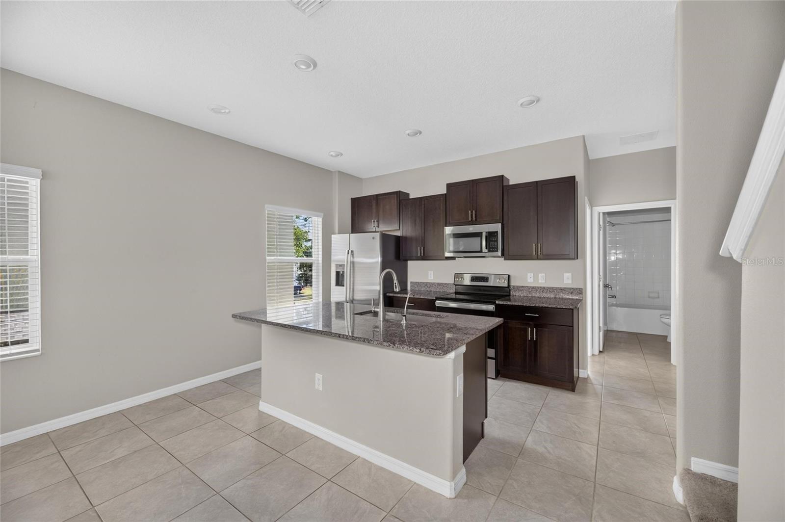 PALM RIVER TWNHMS PH 1 - Residential Lease