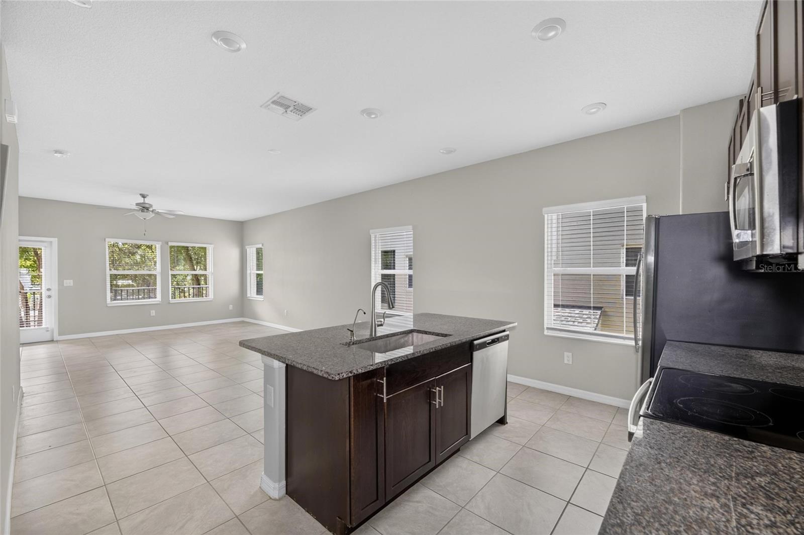 PALM RIVER TWNHMS PH 1 - Residential Lease