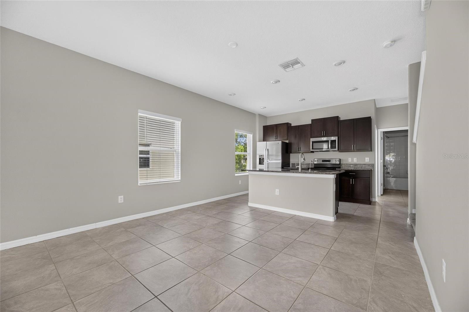 PALM RIVER TWNHMS PH 1 - Residential Lease