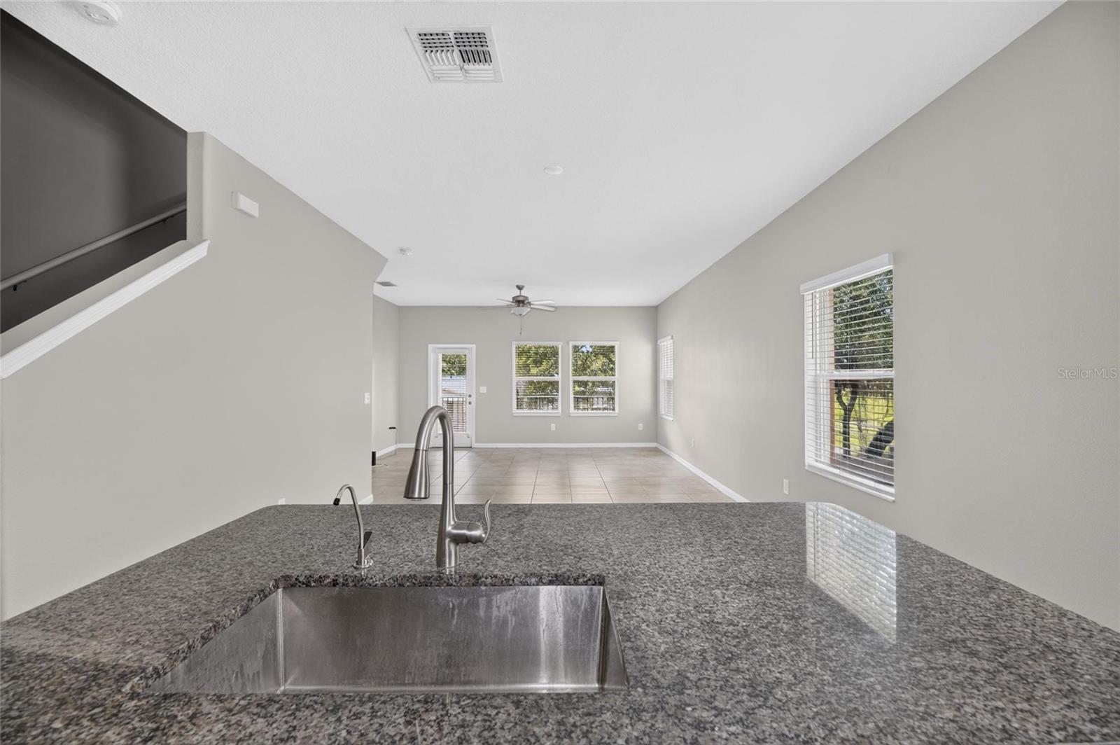 PALM RIVER TWNHMS PH 1 - Residential Lease