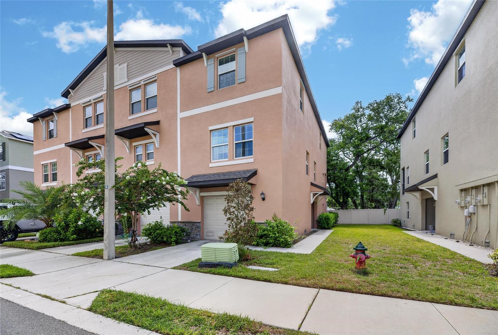PALM RIVER TWNHMS PH 1 - Residential Lease