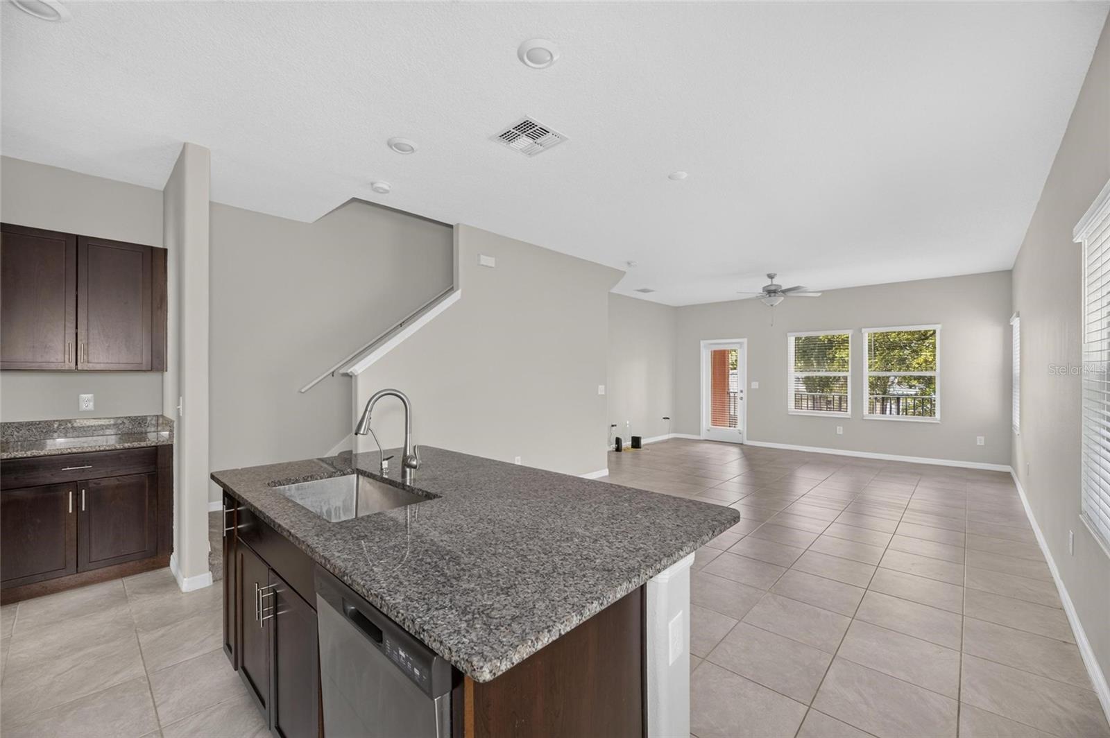PALM RIVER TWNHMS PH 1 - Residential Lease