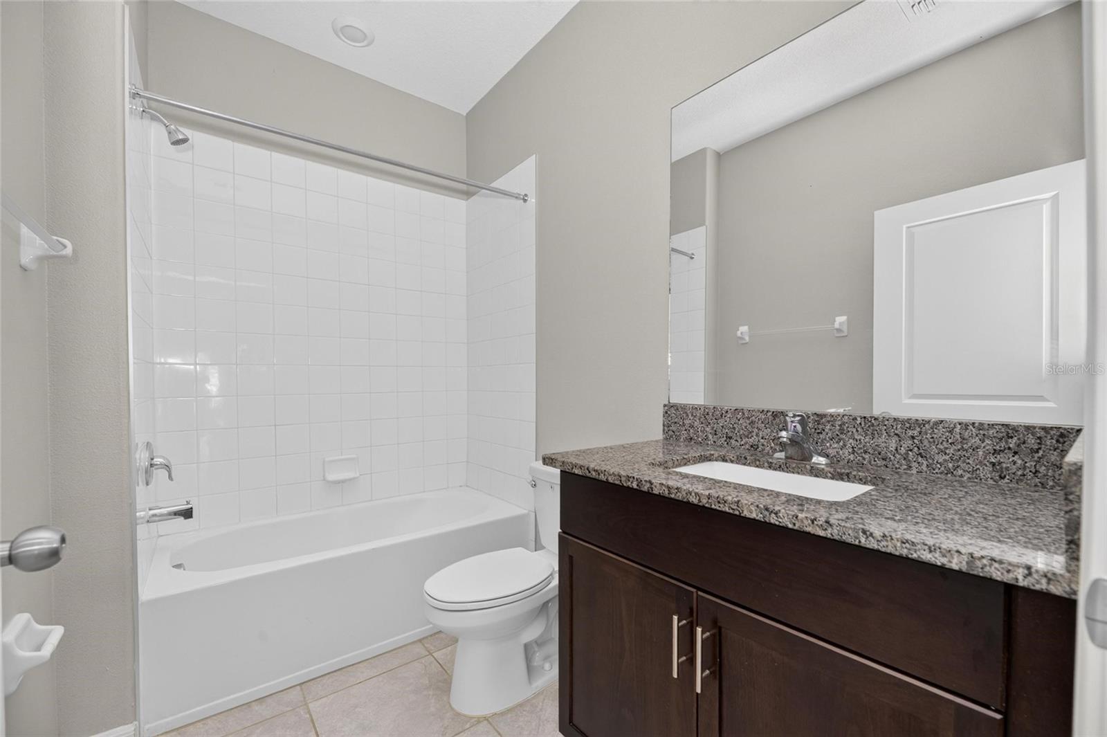 PALM RIVER TWNHMS PH 1 - Residential Lease
