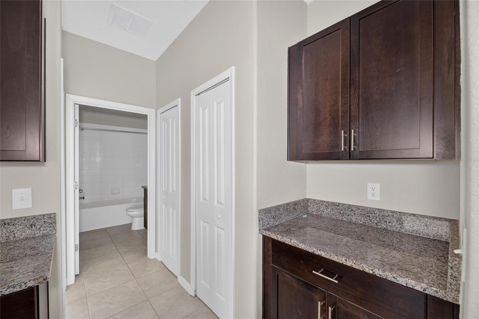 PALM RIVER TWNHMS PH 1 - Residential Lease