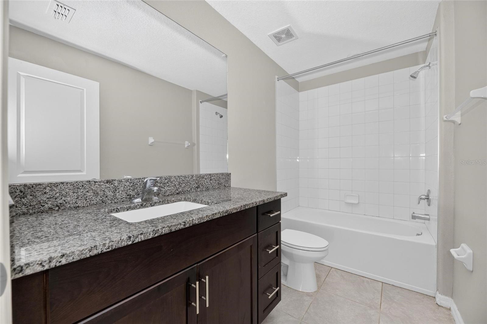 PALM RIVER TWNHMS PH 1 - Residential Lease