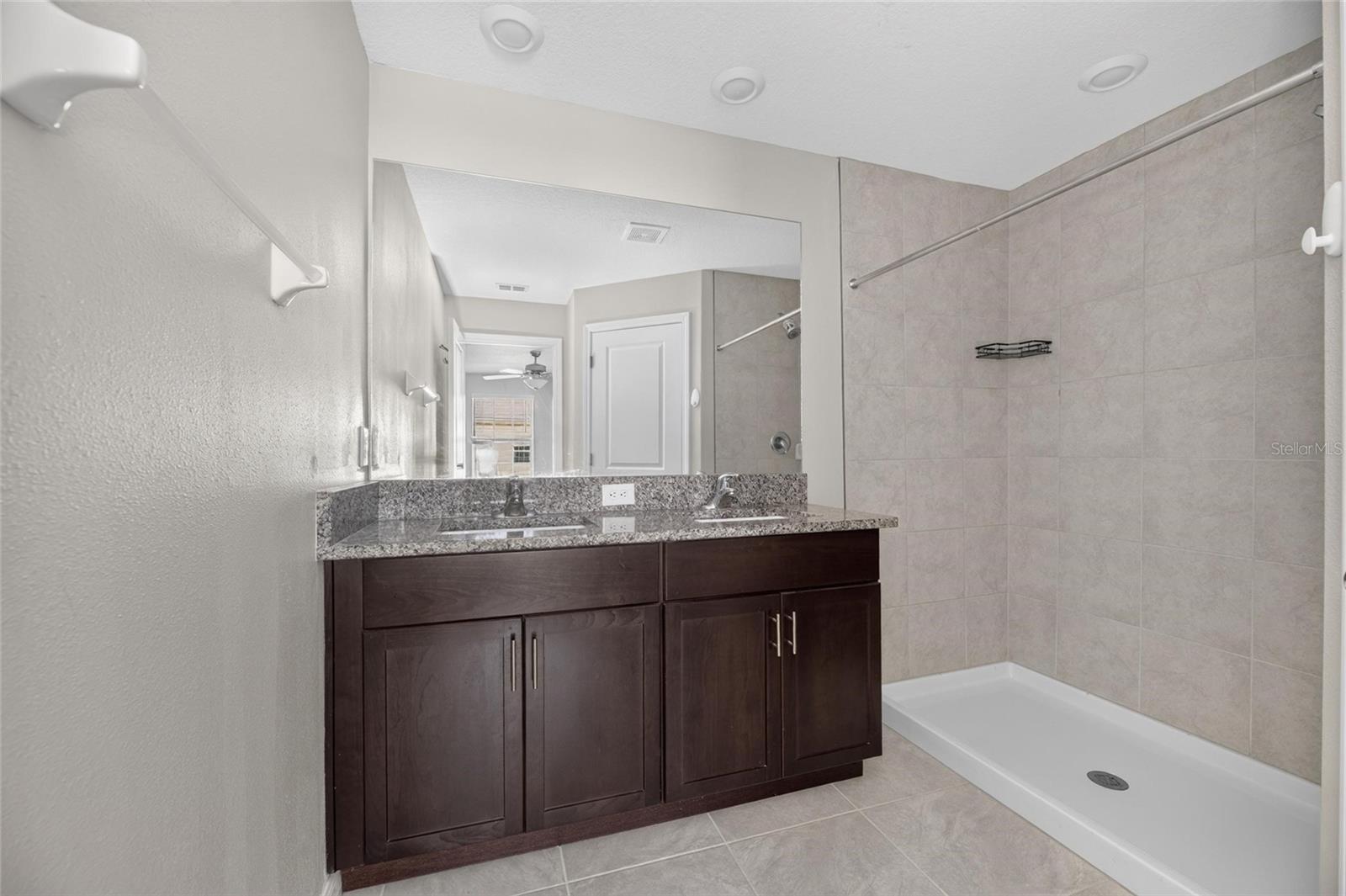 PALM RIVER TWNHMS PH 1 - Residential Lease