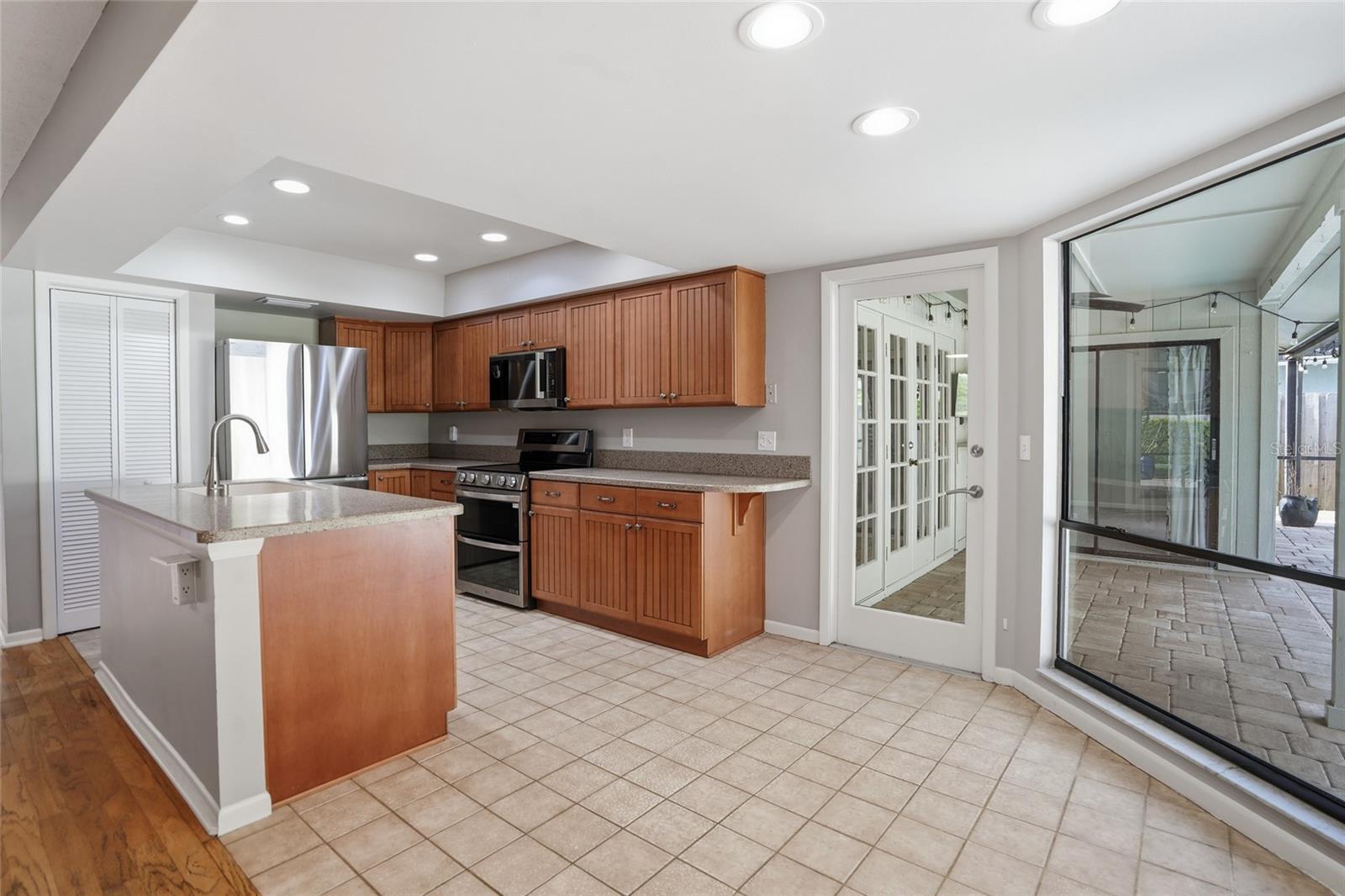 HAMPTON VILLAGE - Residential