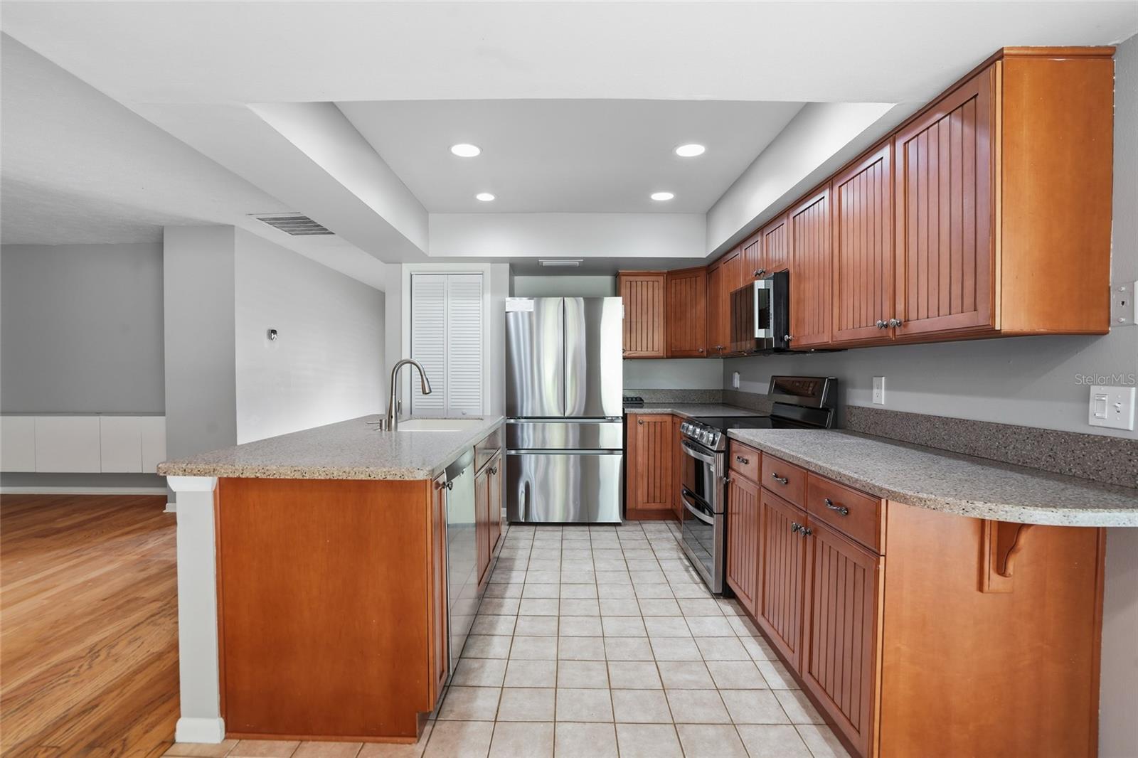 HAMPTON VILLAGE - Residential
