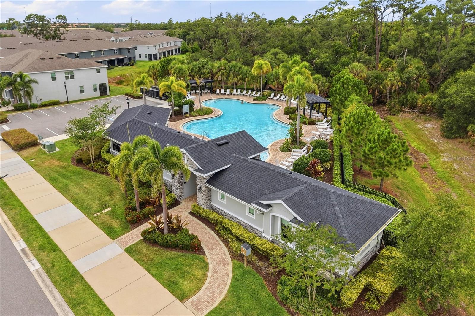 LANDING PH 1 - Residential