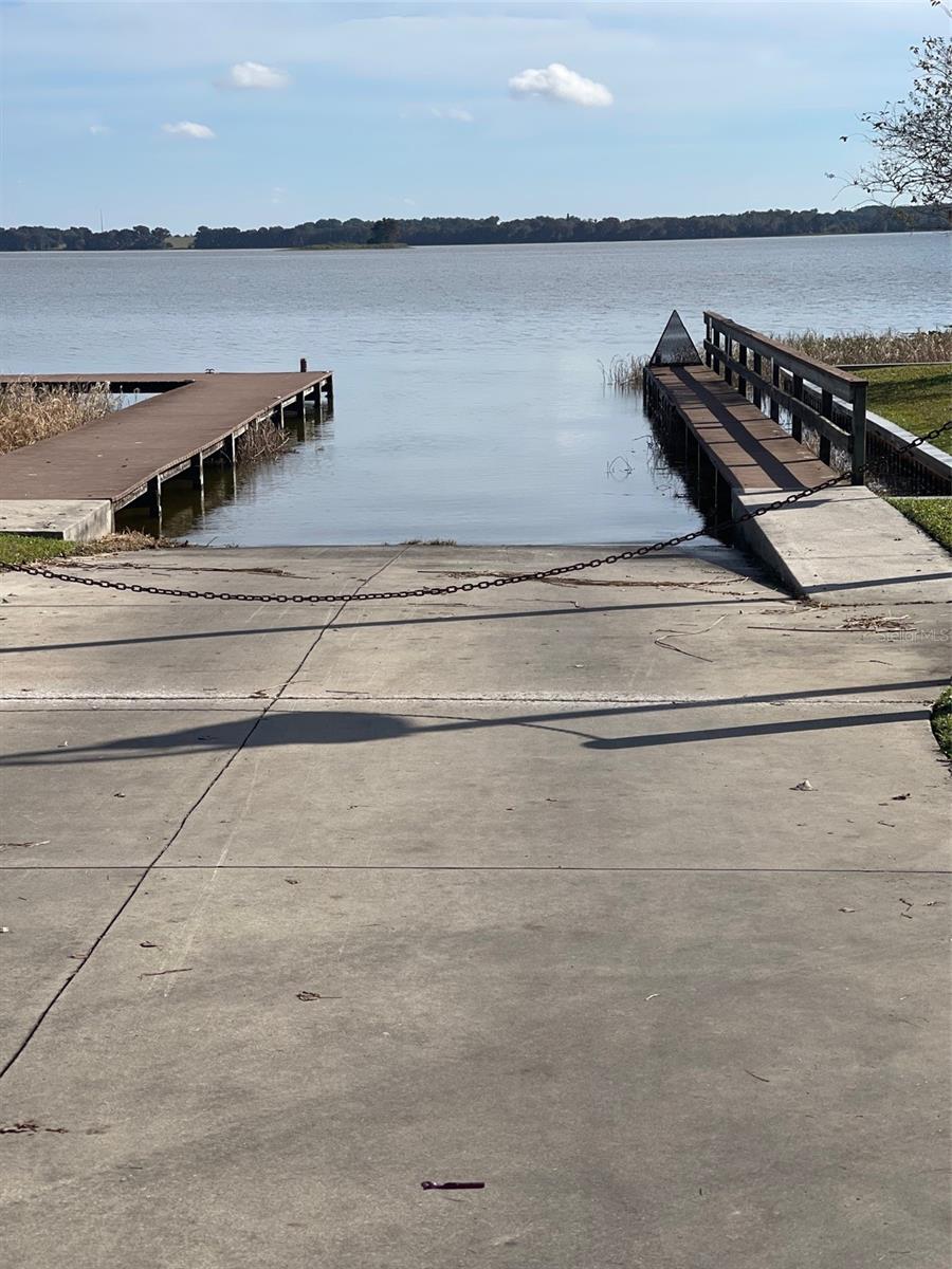 HOWEY LARGO VISTA MANOR - Residential