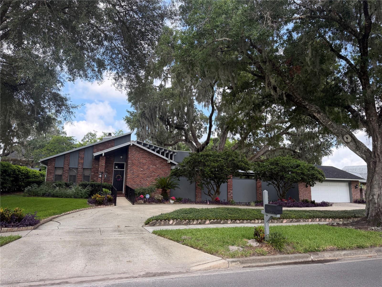 SOUTHERN OAKS - Residential