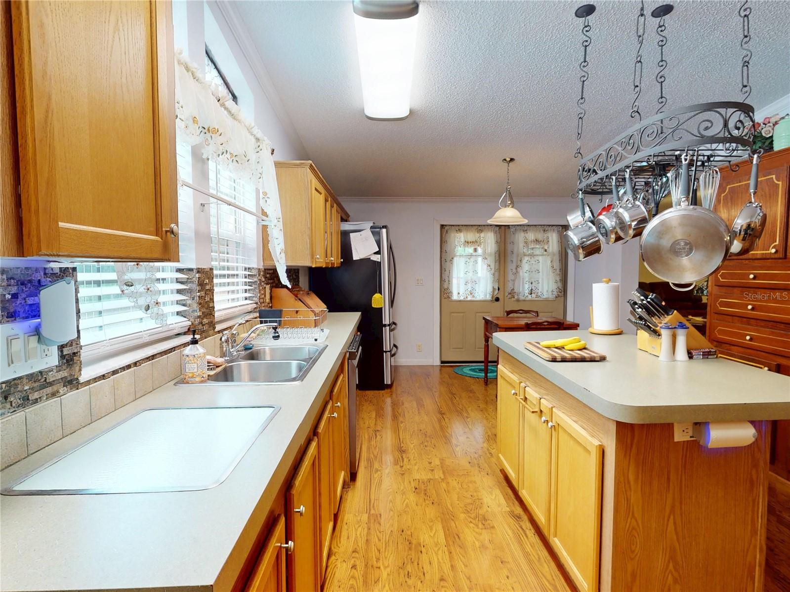 YOUNGBLOOD RONALD E & DONNA L - Residential