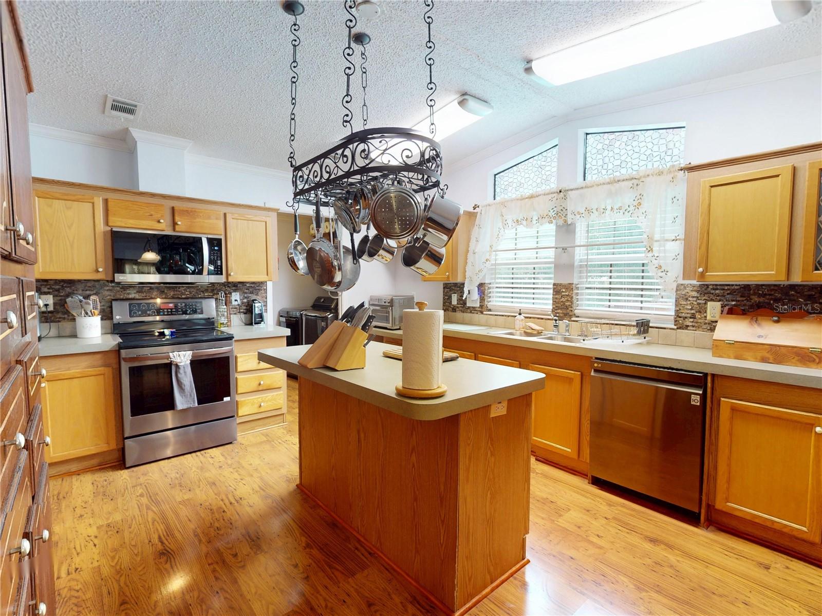 YOUNGBLOOD RONALD E & DONNA L - Residential