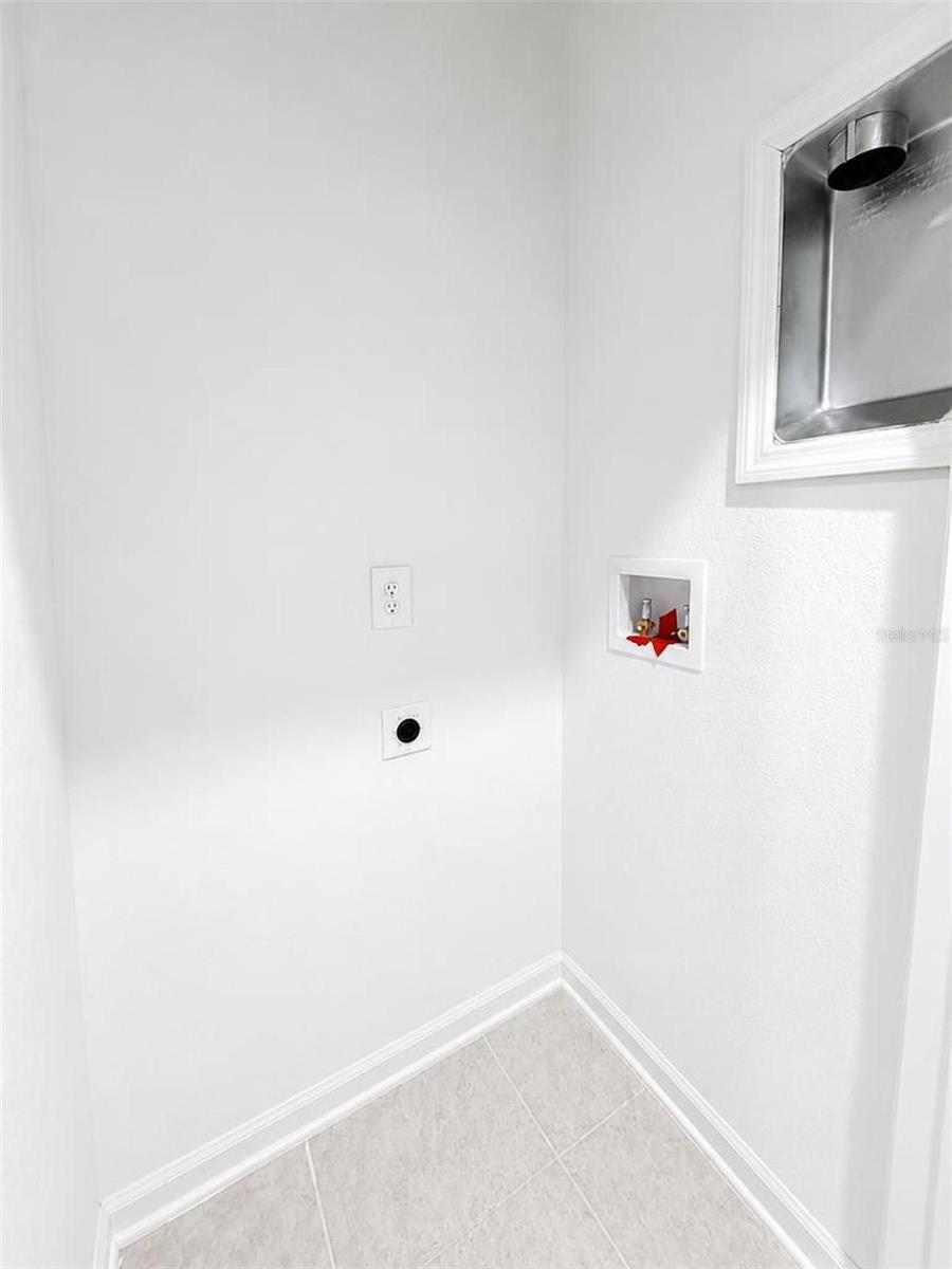 HIDDEN RIDGE AT ESTATES - Residential
