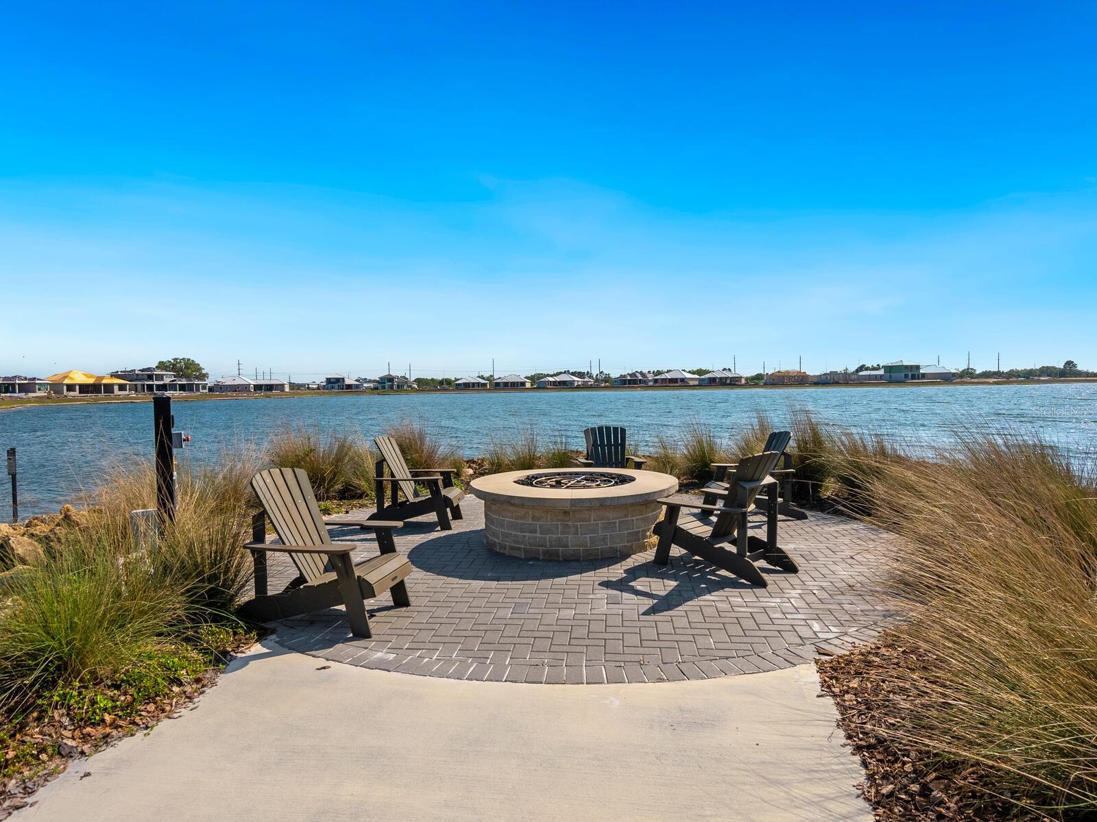 LAKEHOUSE COVE/WATERSIDE PH 5 - Residential
