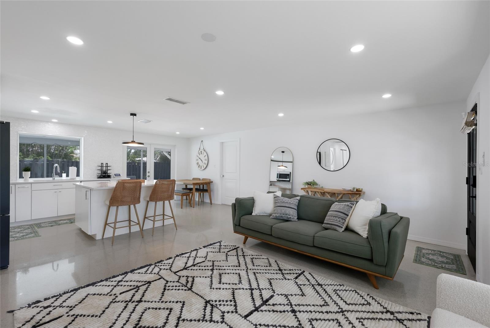 SOUTH GATE - Residential