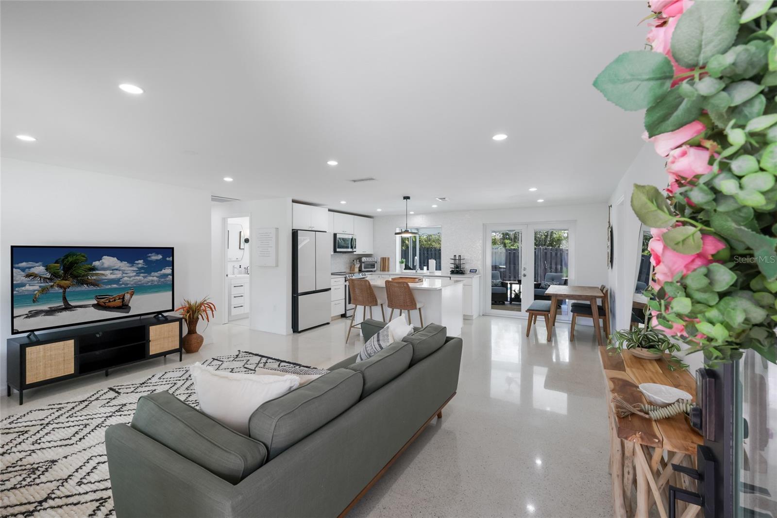 SOUTH GATE - Residential