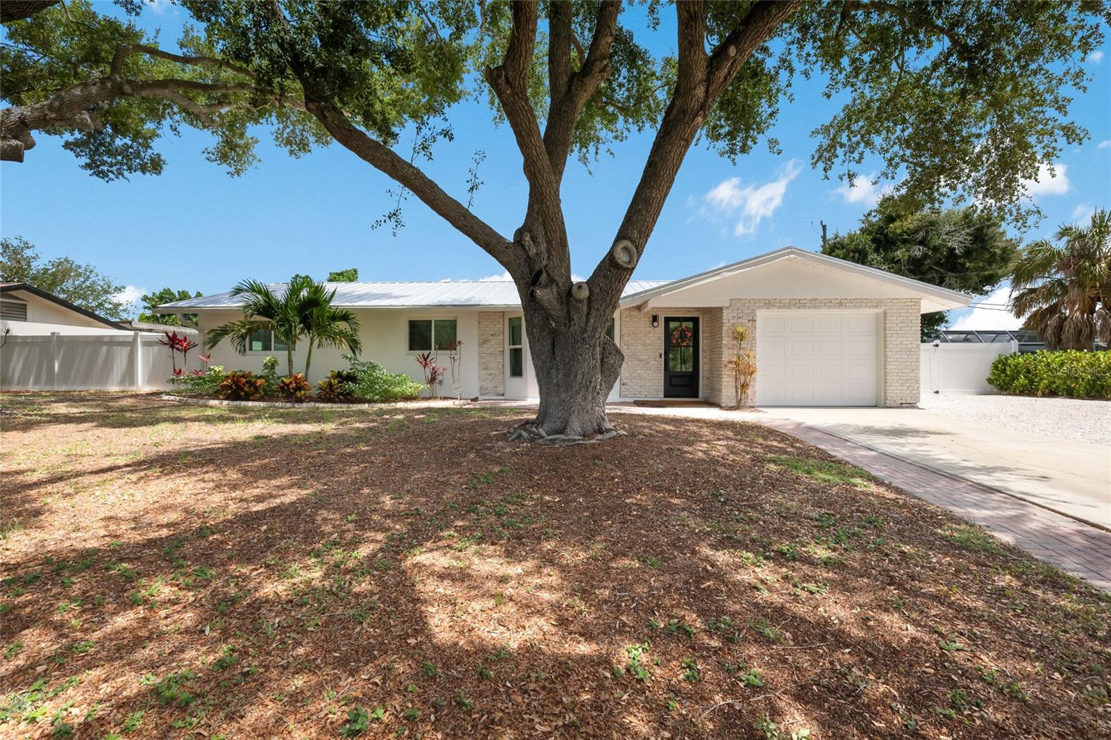 SOUTH GATE - Residential
