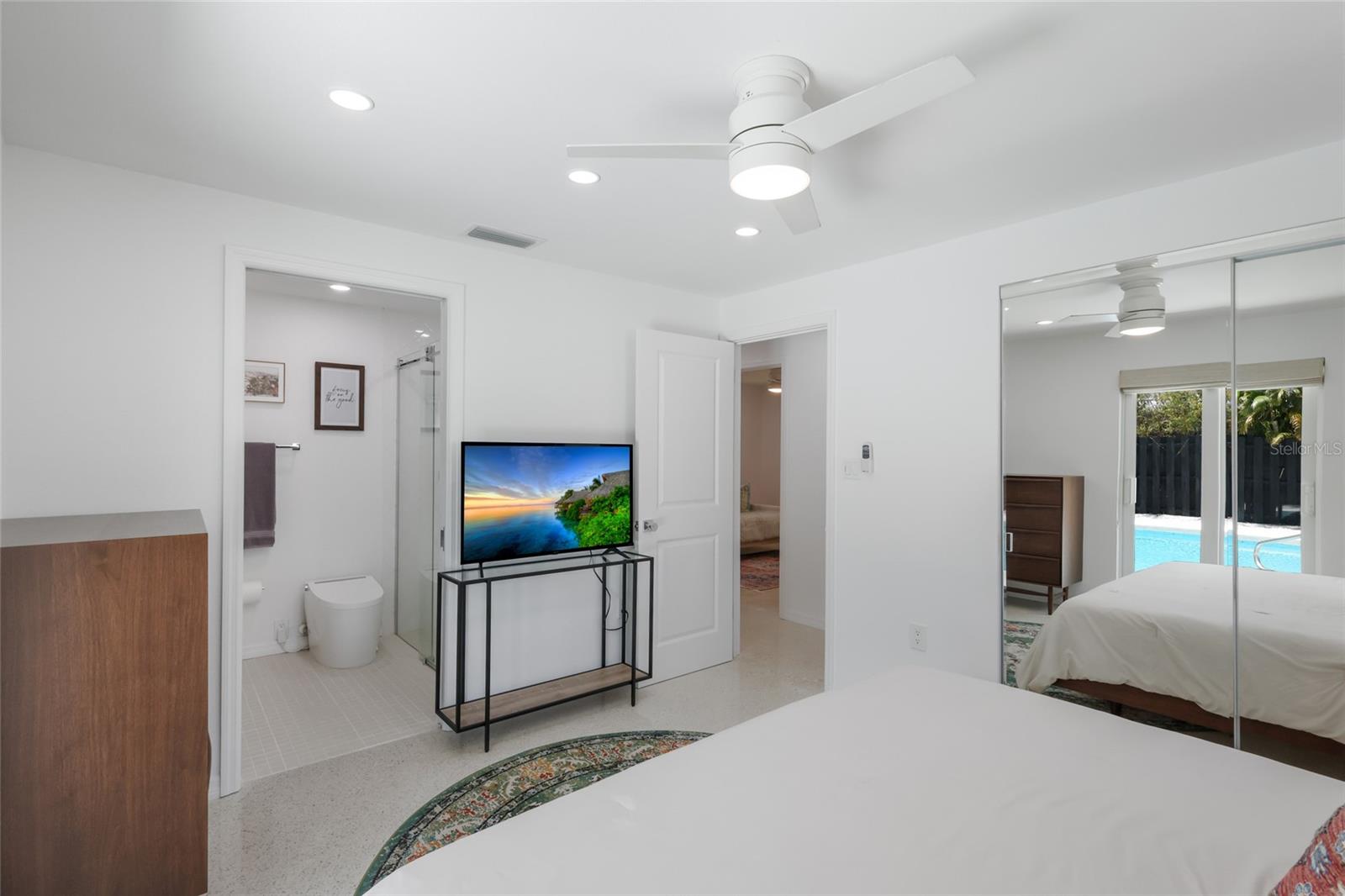 SOUTH GATE - Residential