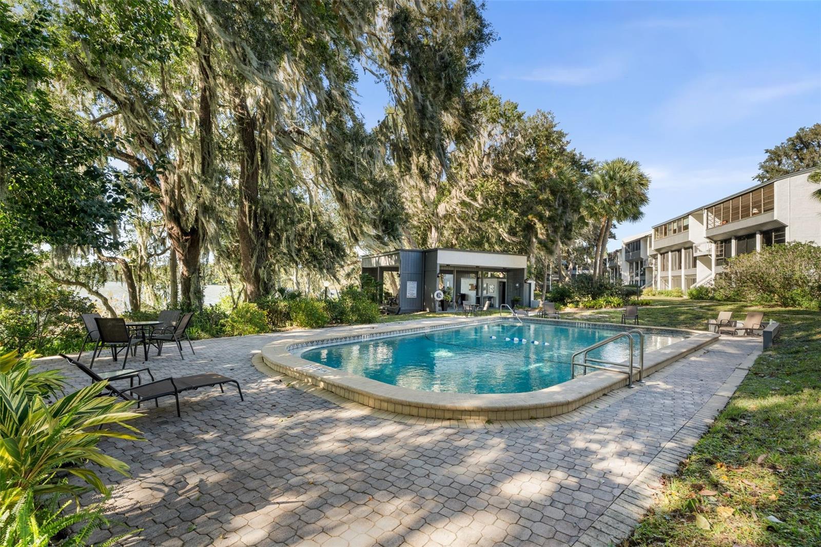 BIVENS LAKE ESTATE S - Residential