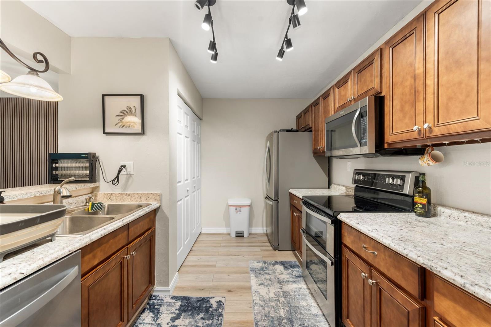 BIVENS LAKE ESTATE S - Residential