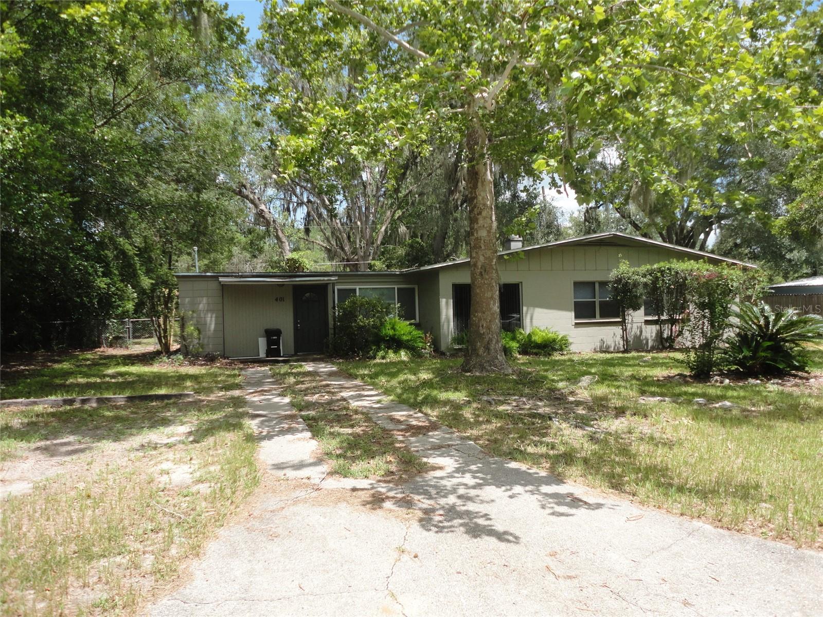 GOLF CLUB MANOR - Residential Lease