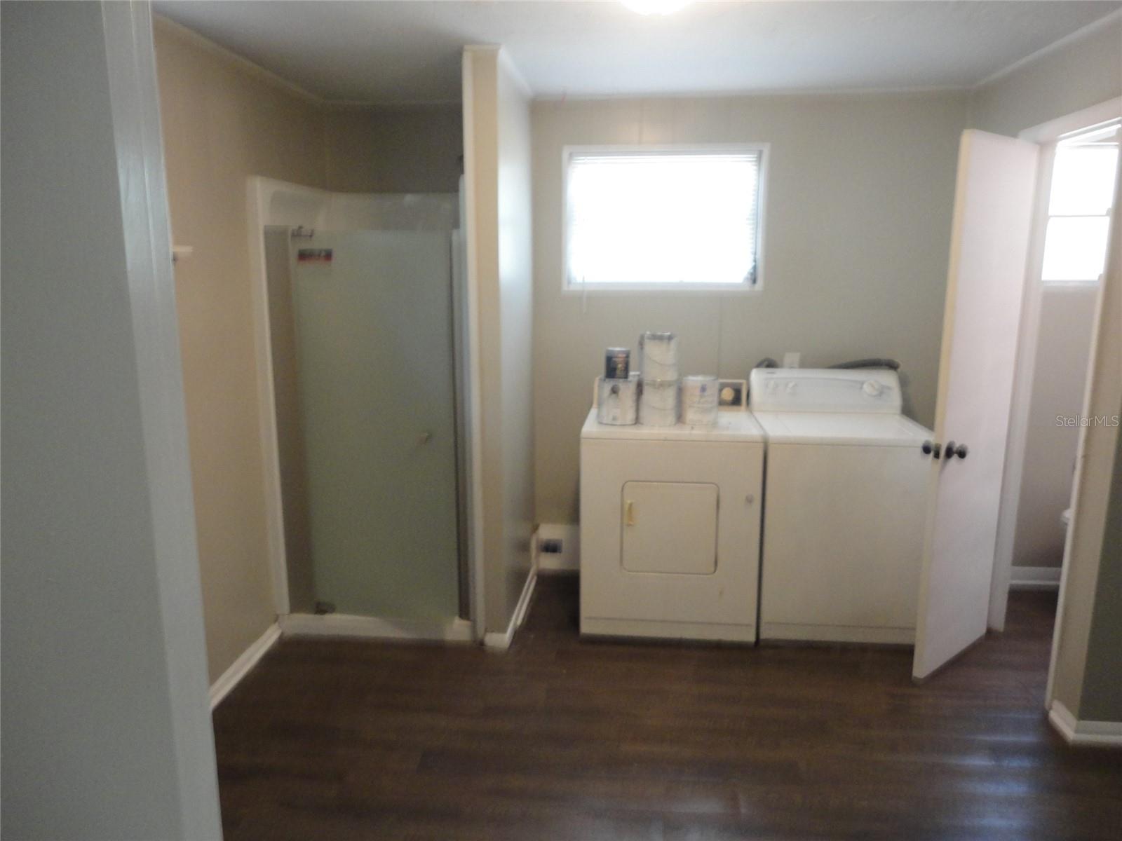 GOLF CLUB MANOR - Residential Lease