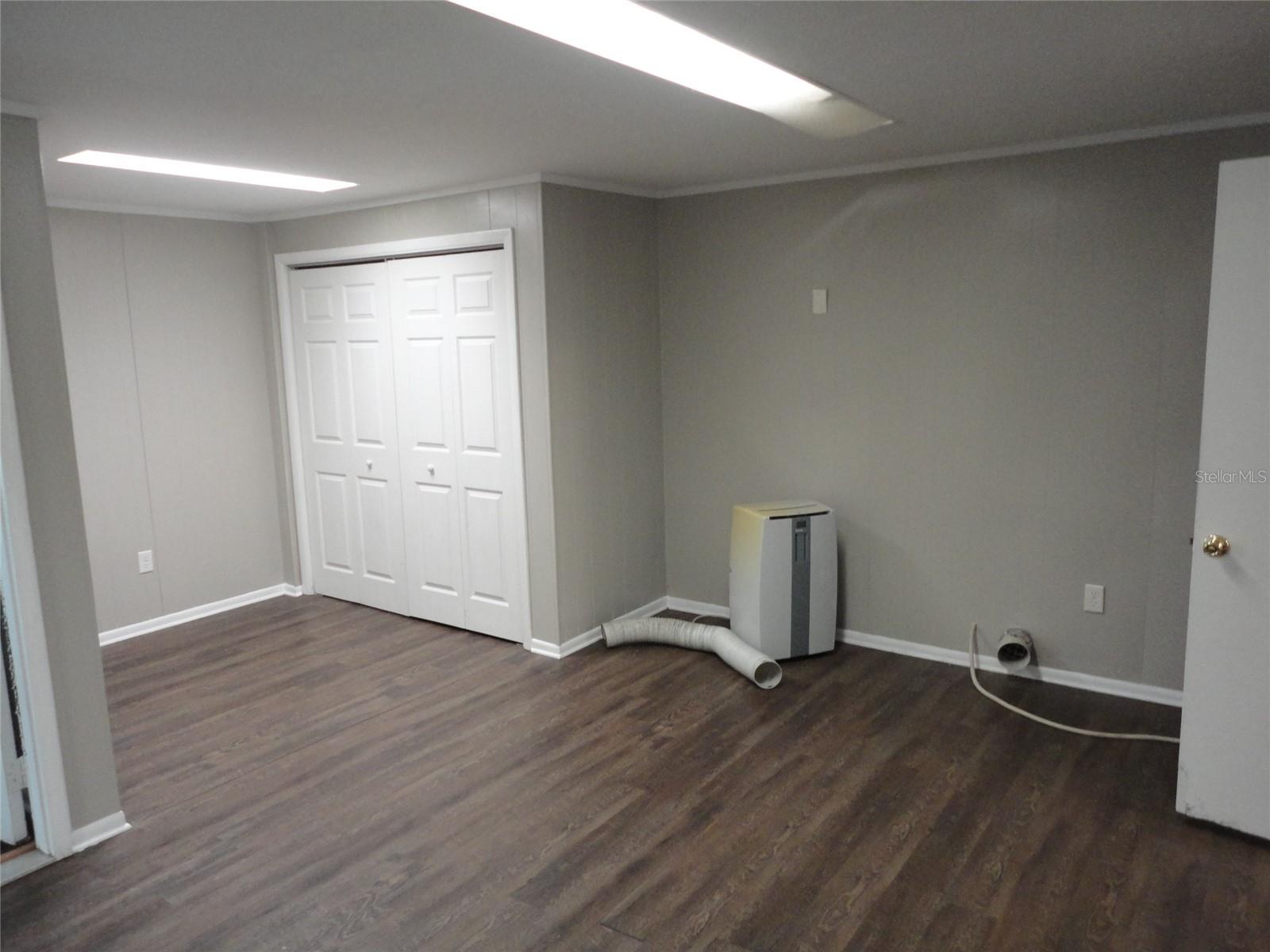 GOLF CLUB MANOR - Residential Lease
