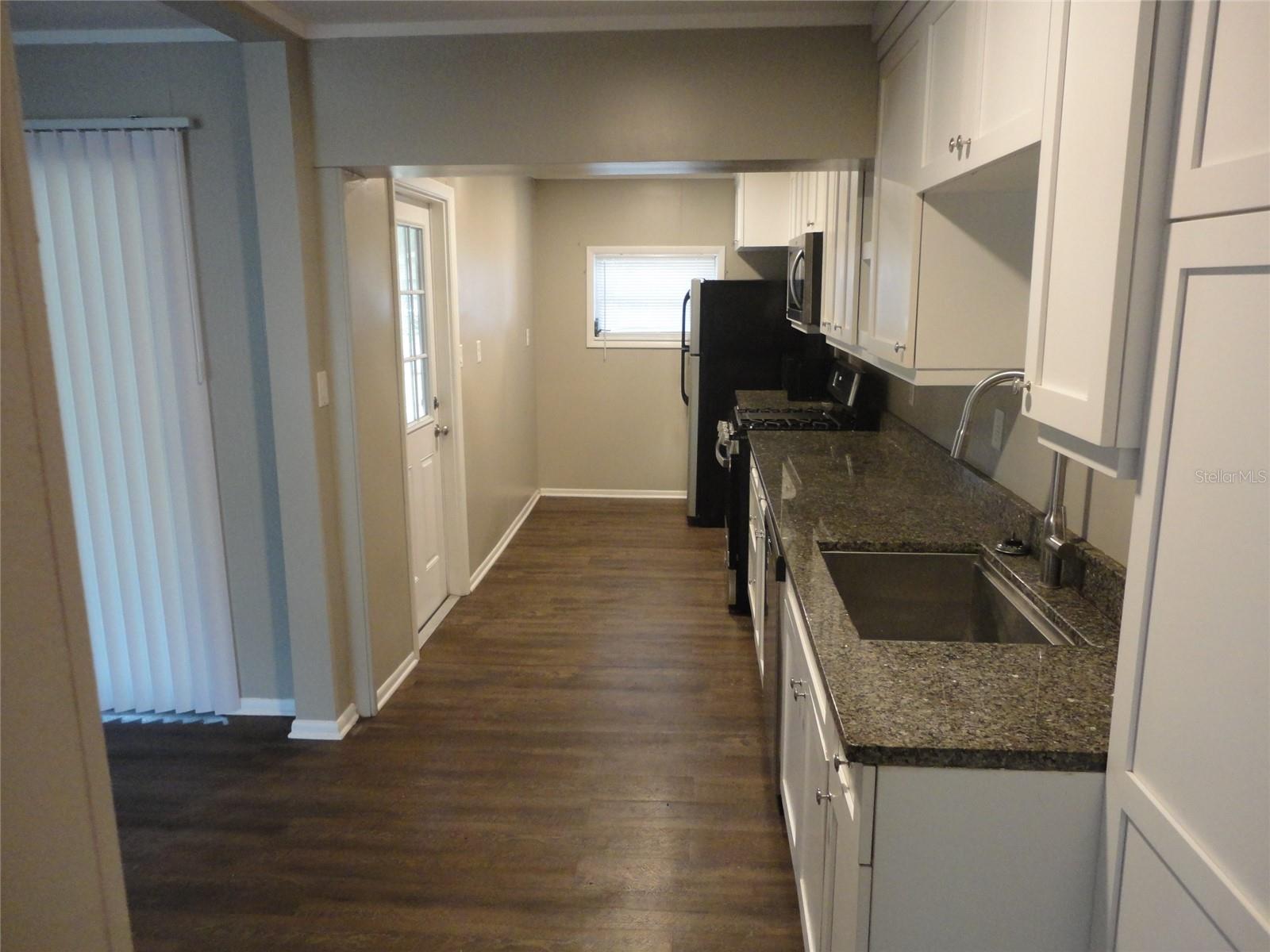 GOLF CLUB MANOR - Residential Lease