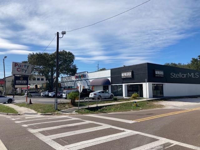 North Dale Mabry retail / showroom opportunity located in an established retail corridor with high barriers to entry - Opportunity for an owner occupant or to re-tenant the future. Current configuration provides for a 9,500 and 3,500 Sq Ft spaces. Shown by appt only - Lease info with executed NDA