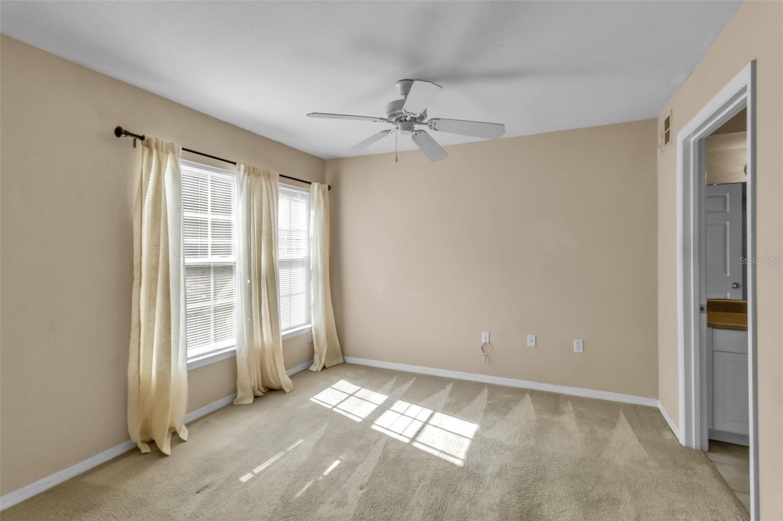 ADMIRALS WALK - Residential