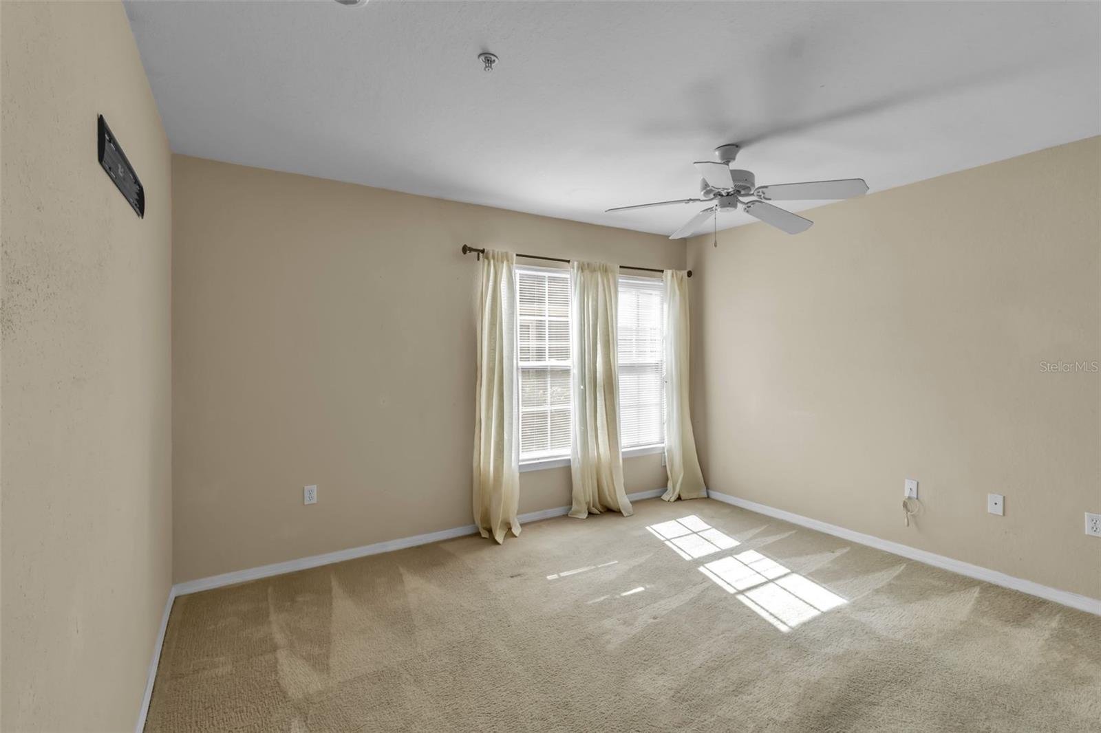 ADMIRALS WALK - Residential