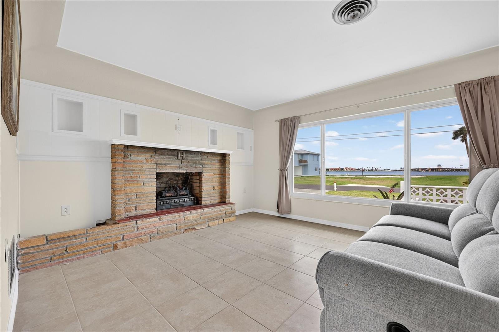 POINT PINES - Residential