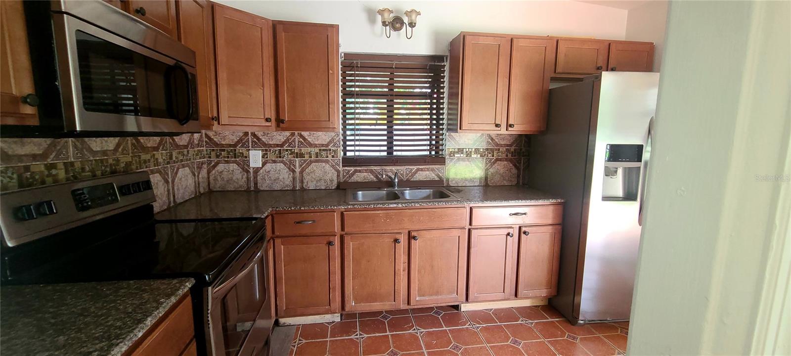 WESTSIDE MANOR SEC 01 - Residential Lease