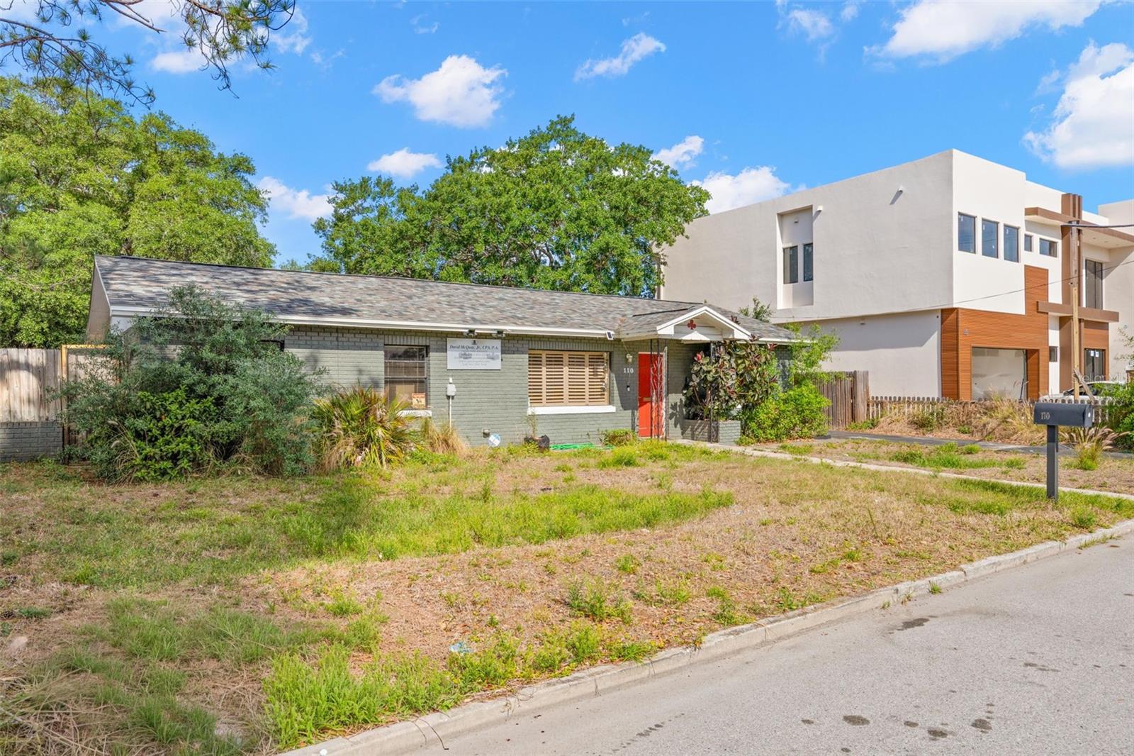 OAKFORD - Commercial Sale